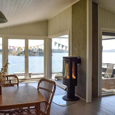 Holiday home 2 Bedroom Stunning In Forresfjorden *