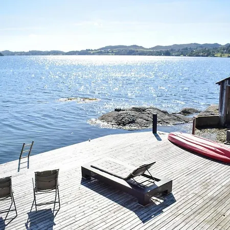 2 Bedroom Stunning In Forresfjorden * Sorvag (Tysvaer)
