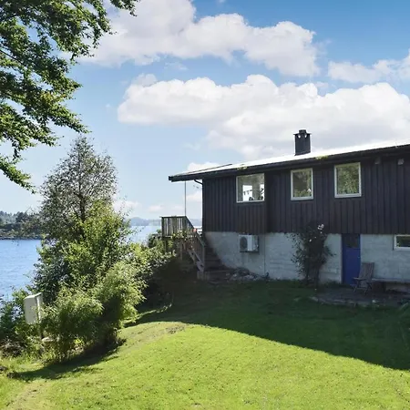2 Bedroom Stunning In Forresfjorden Holiday home *