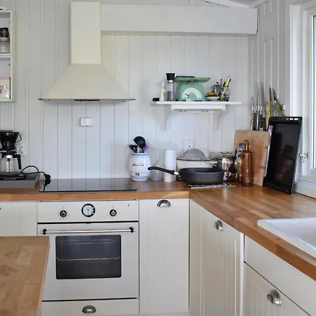 Holiday home 2 Bedroom Stunning In Forresfjorden Sorvag (Tysvaer)