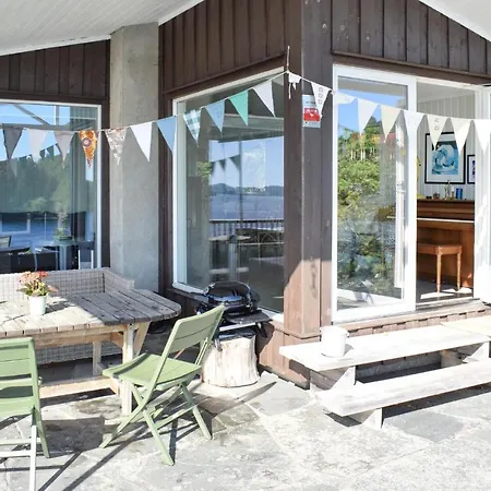 2 Bedroom Stunning In Forresfjorden Holiday home