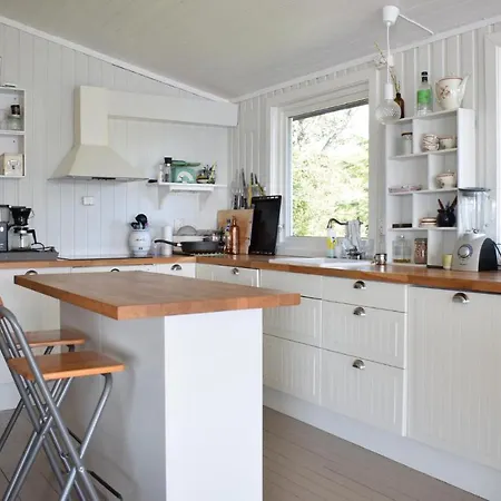 Holiday home 2 Bedroom Stunning In Forresfjorden Sorvag (Tysvaer)